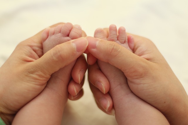 Erlerne Baby-Shiatsu – Glücksgriffe für Babys